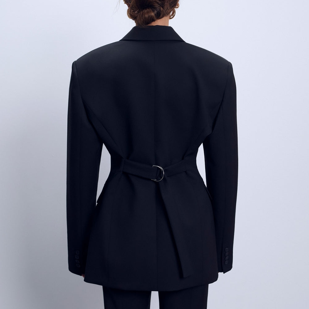 
                  
                    Черно дамско вълнено сако с обемни рамене и стесняване в талията от българската модна марка теадореп
                  
                