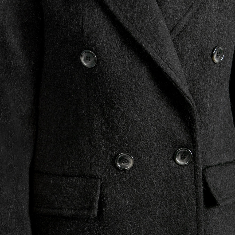 Класическо дамско дълго палто от кашмир в черно на българската модна марка teadore p