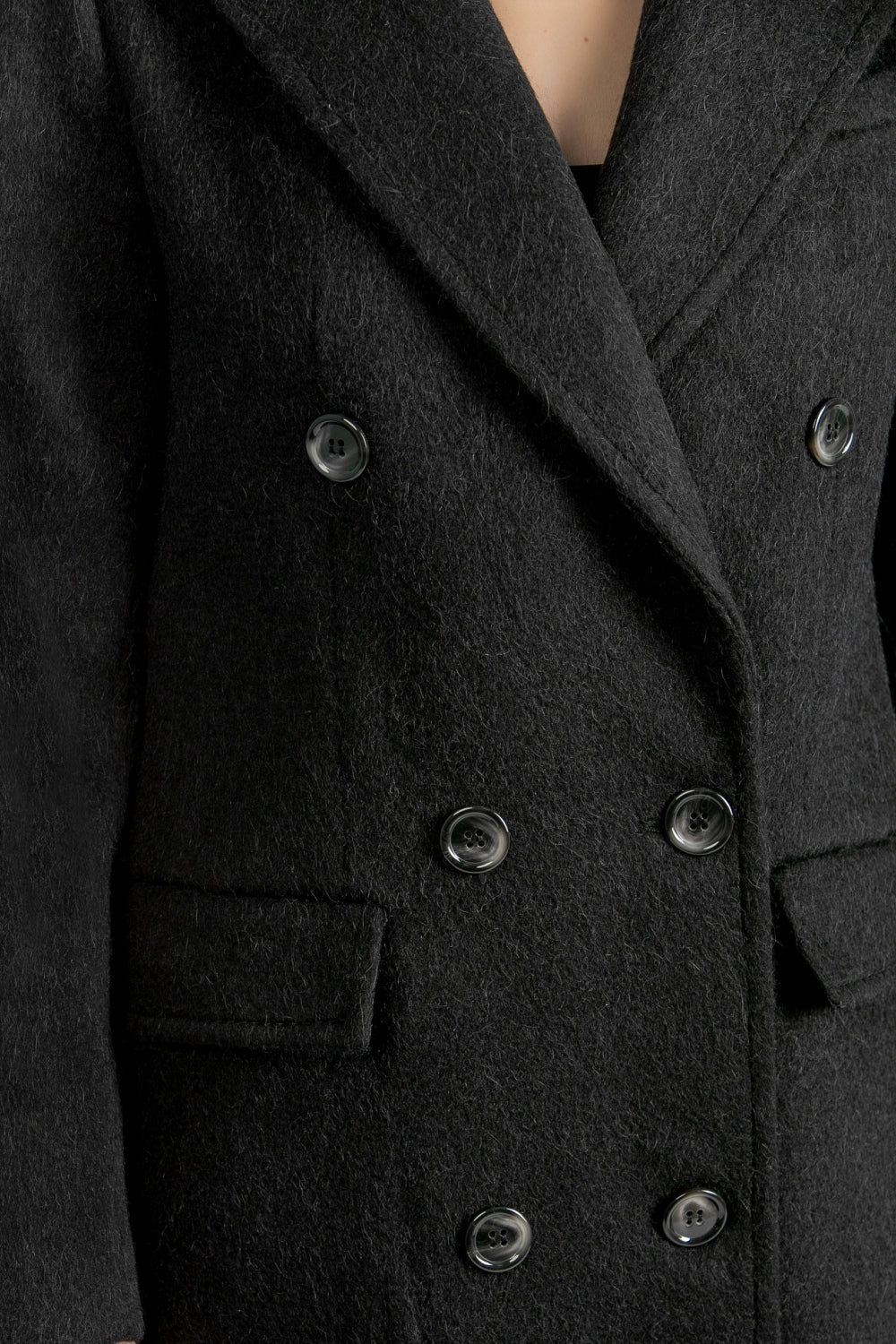 Класическо дамско дълго палто от кашмир в черно на българската модна марка teadore p