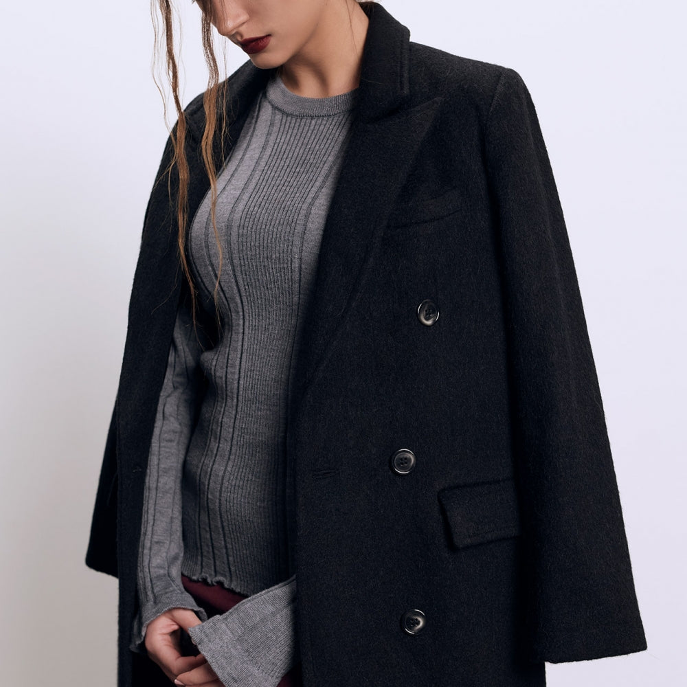 
                  
                    Класическо дамско дълго палто от кашмир в черно на българската модна марка teadore p
                  
                