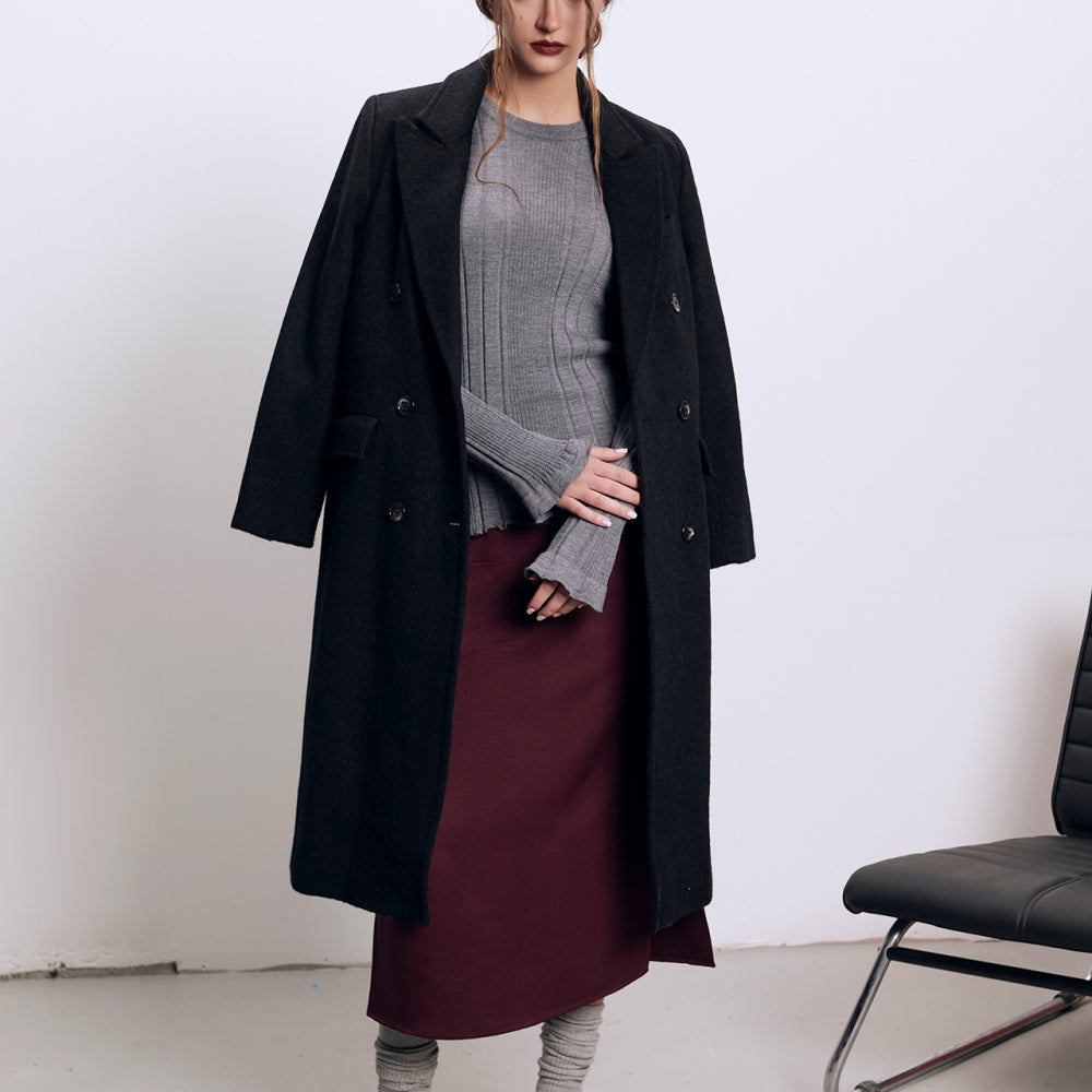 
                  
                    Класическо дамско дълго палто от кашмир в черно на българската модна марка teadore p
                  
                