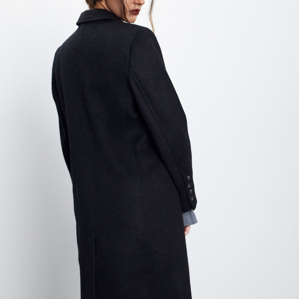 
                  
                    Класическо дамско дълго палто от кашмир в черно на българската модна марка teadore p
                  
                