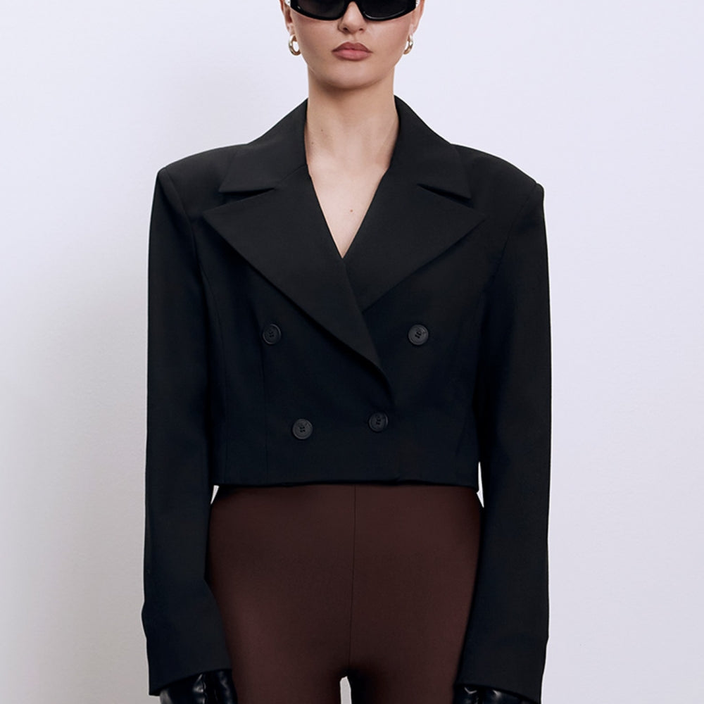 
                  
                    Къса дамско черно вълнено сако от българския моден бранд теадореп
                  
                