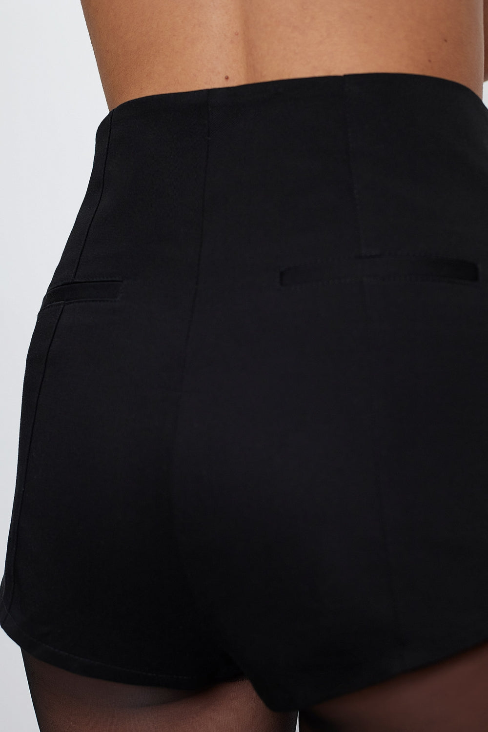 Секси и модерни къси черни панталонки изработени от 100% кашмир от българската модна марка теадореп