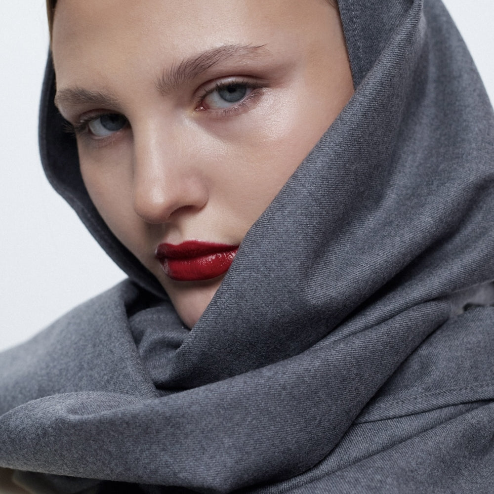 Modern women scarf made of pure cashmere by the Bulgarian fashion brand Teadorep
