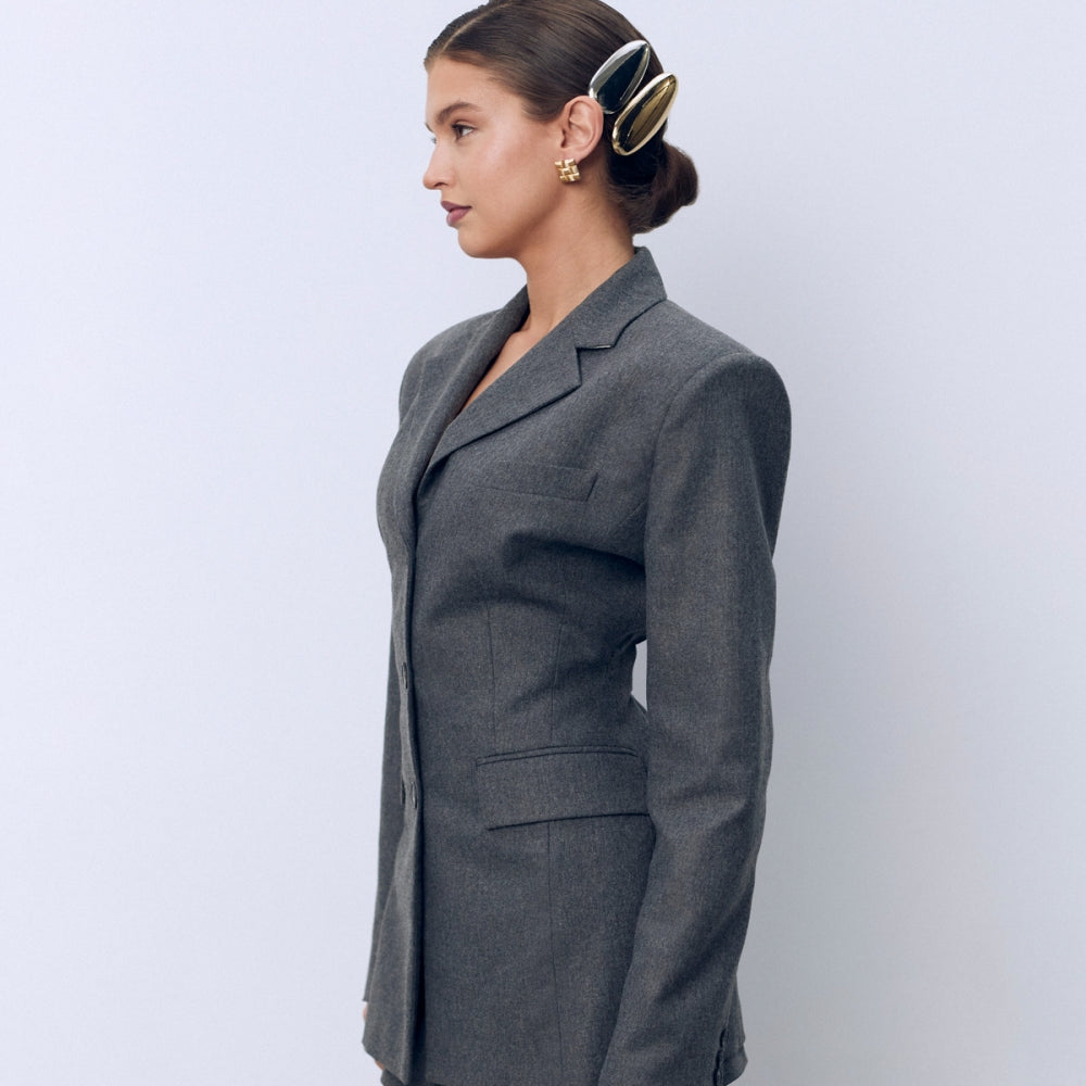 
                  
                    Перфектното дамско сако за всяка модерна жена изработено от 100% лукосзен кашмир от теадореп
                  
                