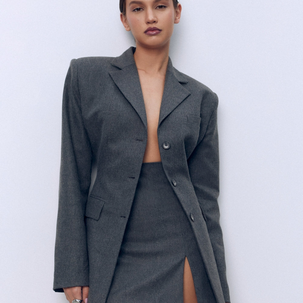 
                  
                    Перфектното дамско сако за всяка модерна жена изработено от 100% лукосзен кашмир от теадореп

                  
                