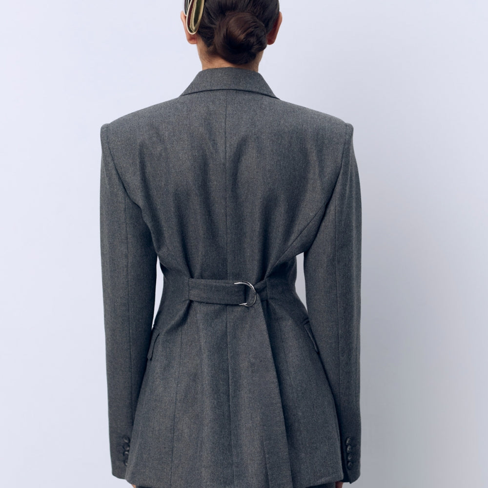 
                  
                    Перфектното дамско сако за всяка модерна жена изработено от 100% лукосзен кашмир от теадореп
                  
                