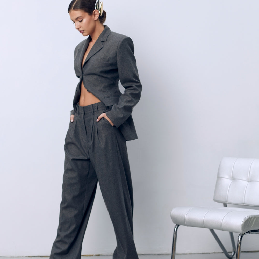 
                  
                    Дамски широк панталон с висока талия изработен от 100% луксозен сив кашмир от теадореп
                  
                