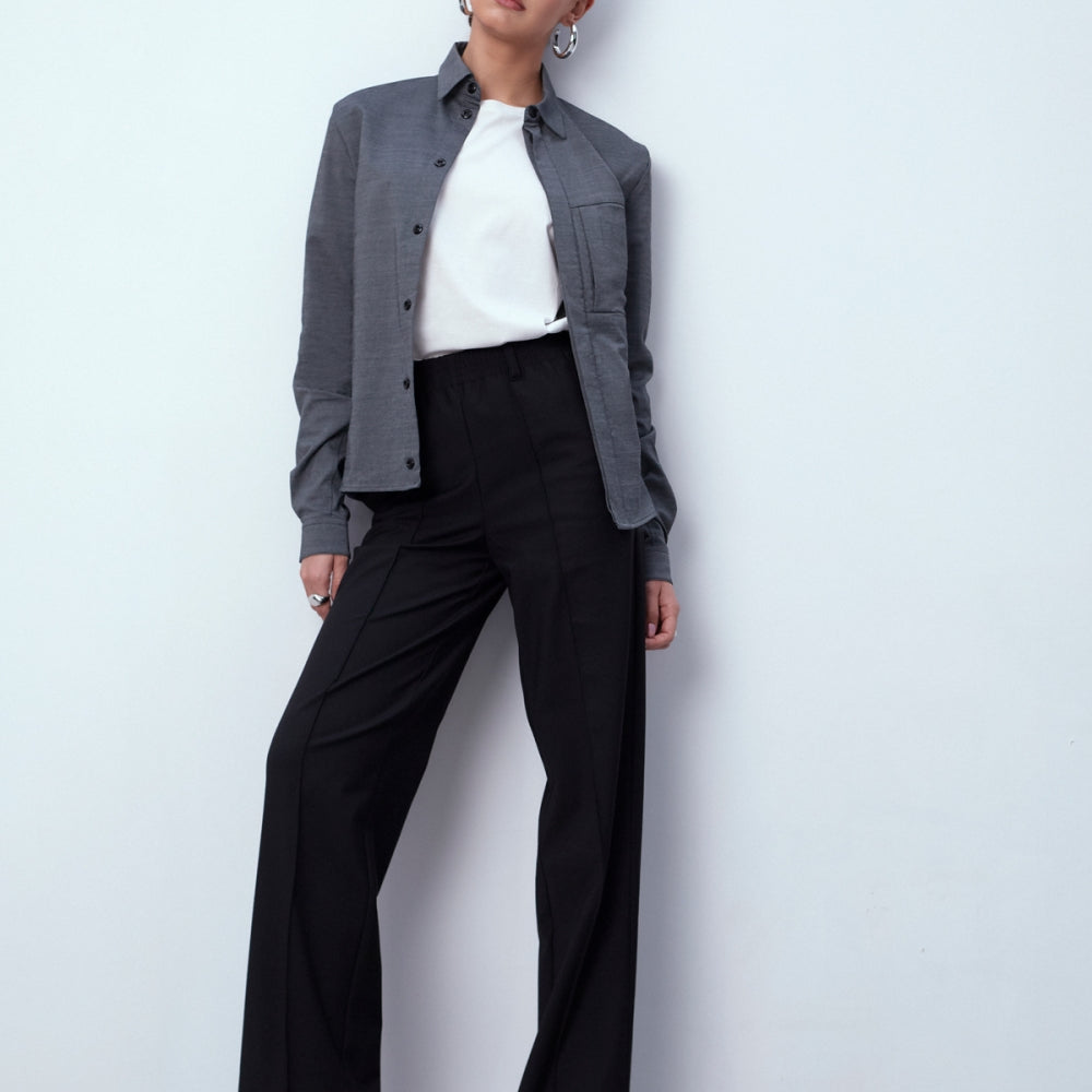 
                  
                    Дамска модерна риза в сиж цвят със скрити копчета и обемен силует от българския моден бранд теадореп
                  
                