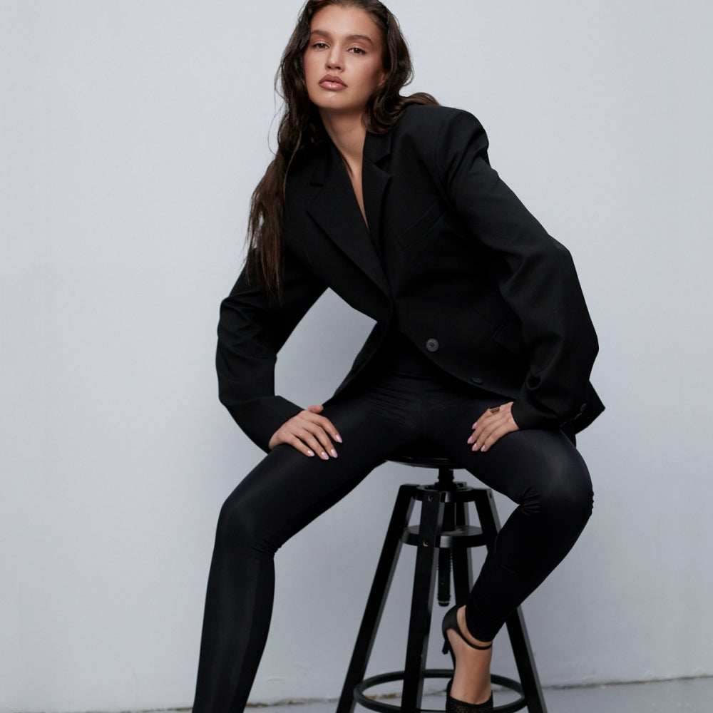 
                  
                    най-модерното и желано сако за сезона изработено от 100% вълна от теадореп
                  
                