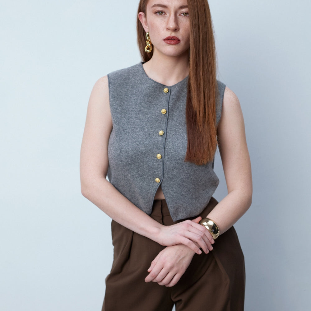 
                  
                    Дамска жилетка без ръкави от сив кашмир и вълна от българската модна марка теадореп
                  
                