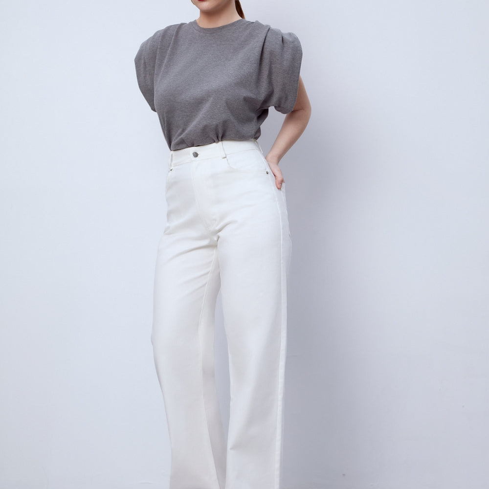 
                  
                    Памучна дамска тениска в сив цвят с подплънки с набор за обемни рамене от 100% памук на българската модна марка теадореп
                  
                