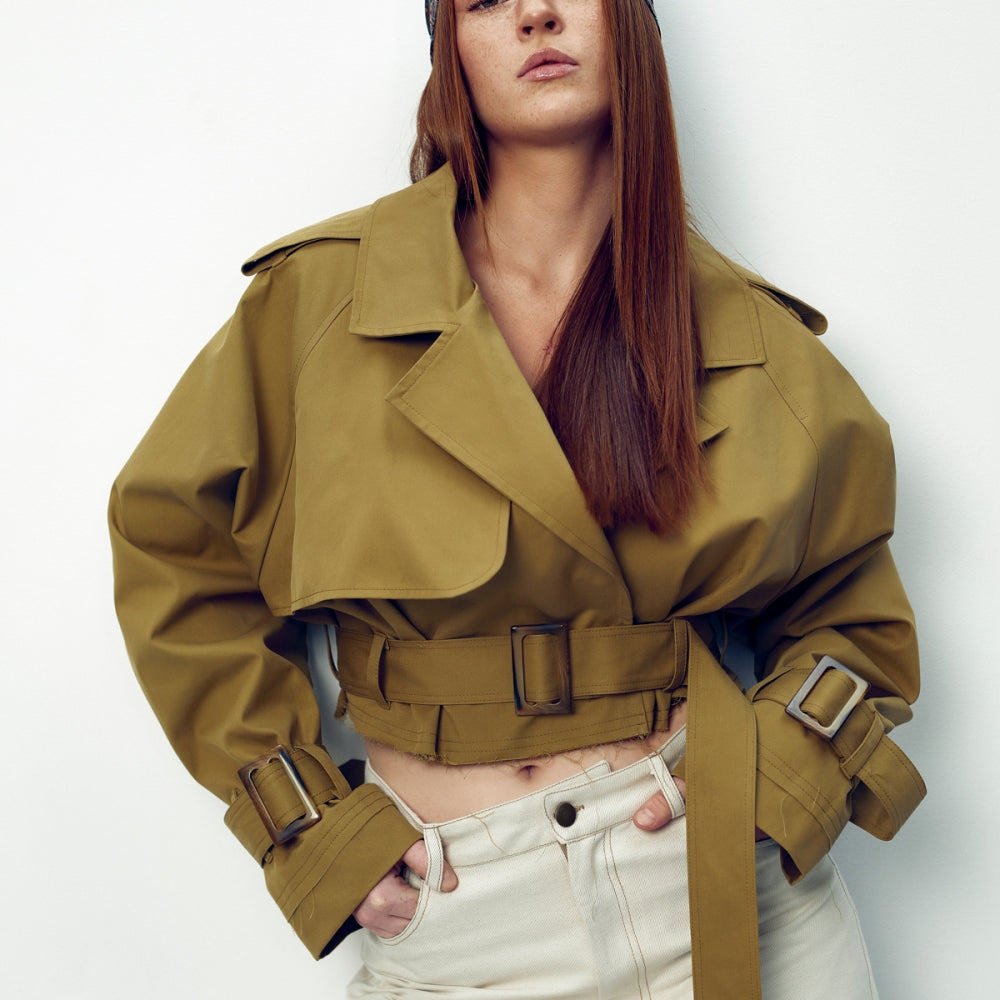 
                  
                    Дамски къс тренчкот от бежов водоотблъскващ габардин памук с модерна кройка от теадореп
                  
                