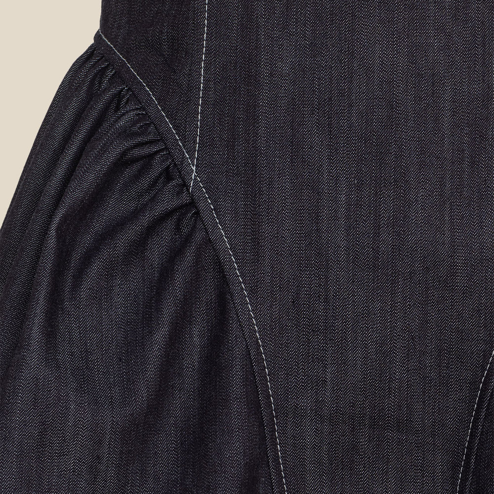 
                  
                    Дамска къса дънкова къса рокля с набори и гол гръб от българския моден бранд теадоре
                  
                